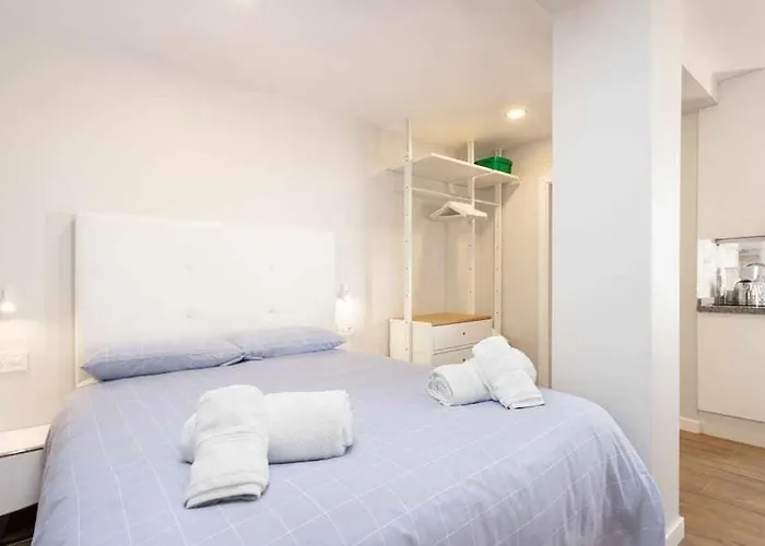 Sunnyland Martianez 2 Apartment